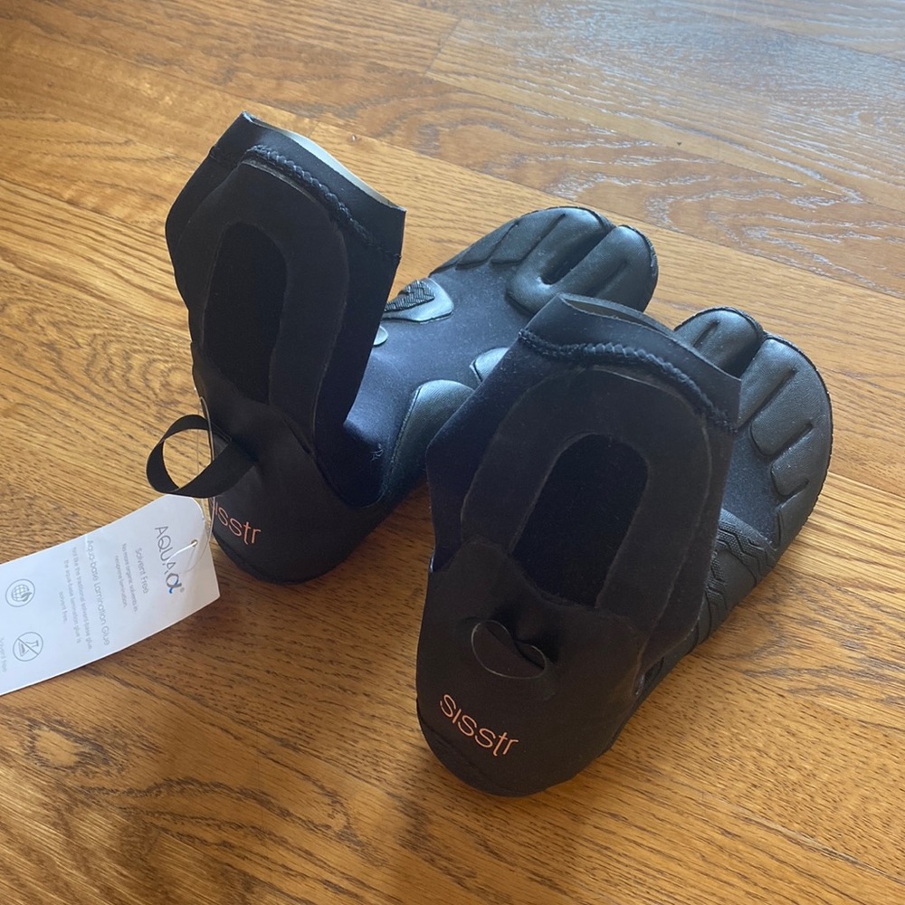 NWT Sisstr women’s surf and water shoes